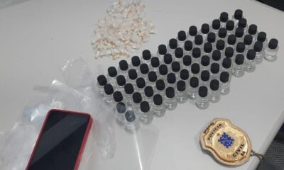Polícia aprende 130 pedras de crack e 68 tubos de loló no circuito da Barra