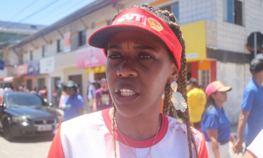 Servidores municipais protestam contra governo e por valorização da categoria em Arembepe