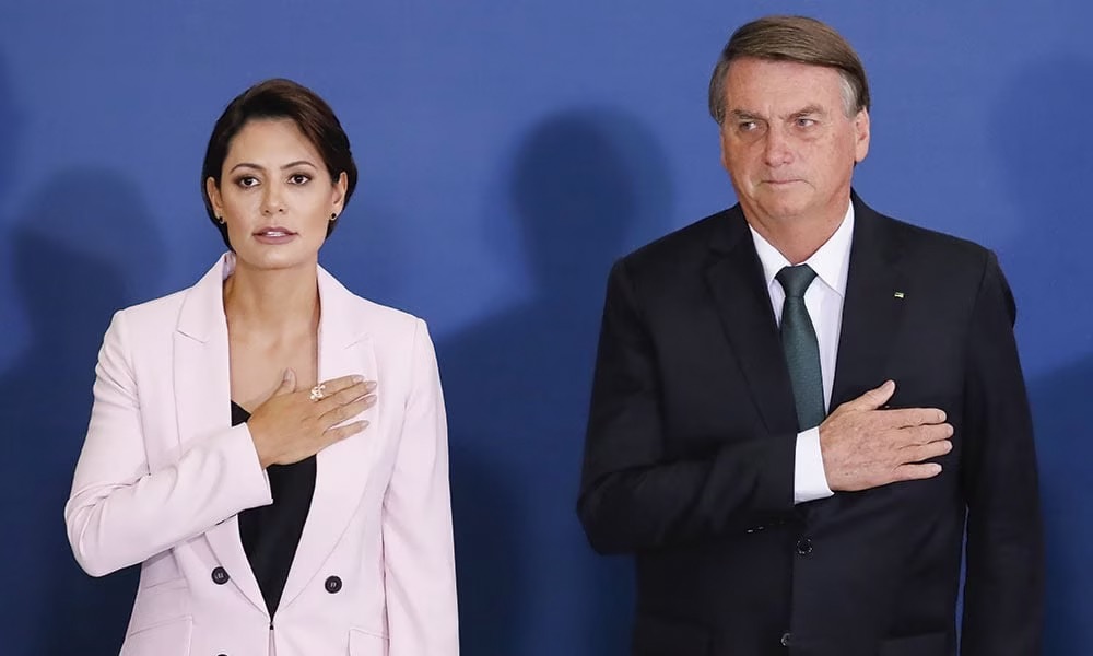 Bolsonaro desembarca em Salvador para ato público com pré-candidatos do PL na sexta