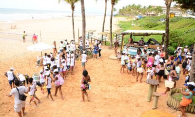 Passando o Rodo nas Praias: serviços do projeto chega a Stella Maris em Salvador