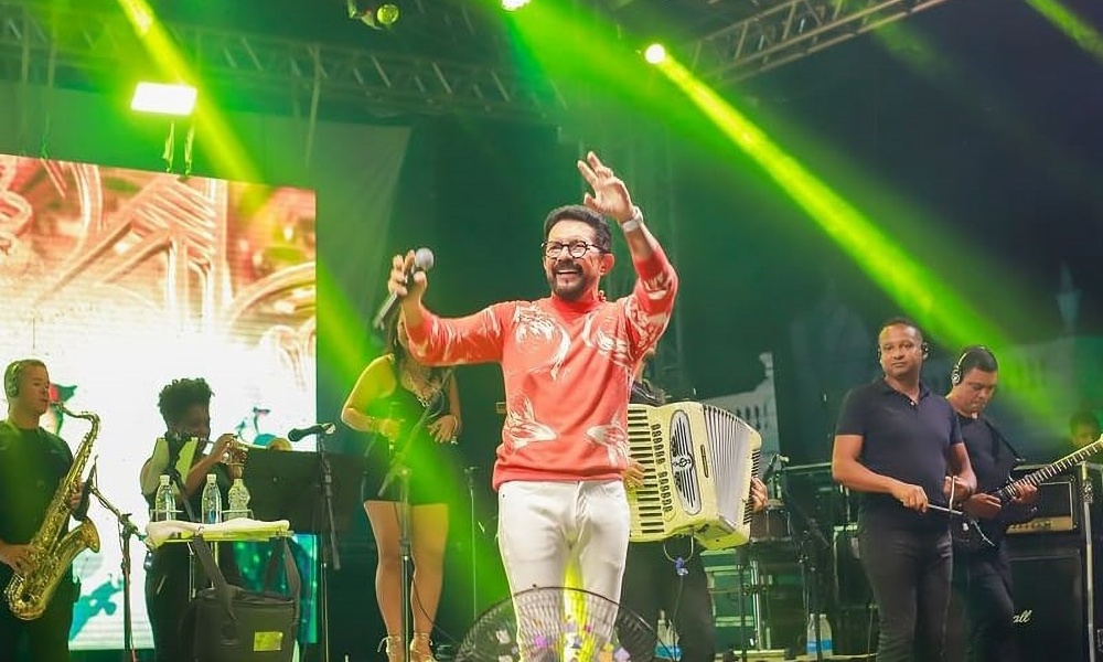 Adelmário Coelho celebra 30 anos de carreira com show na Concha Acústica em abril