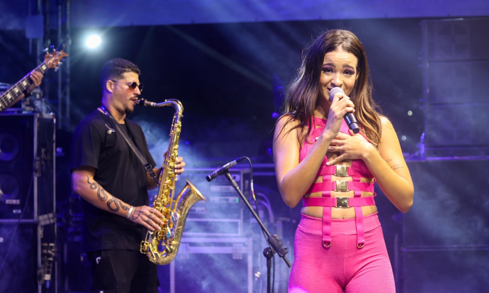 Festival de Arembepe: Alice Moraes abre segunda noite de shows na Arena Katita com arrochanejo