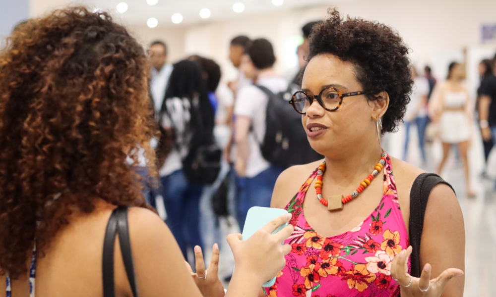 Itamar Vieira e Luciany Aparecida reúnem multidão na Bienal do Livro Bahia