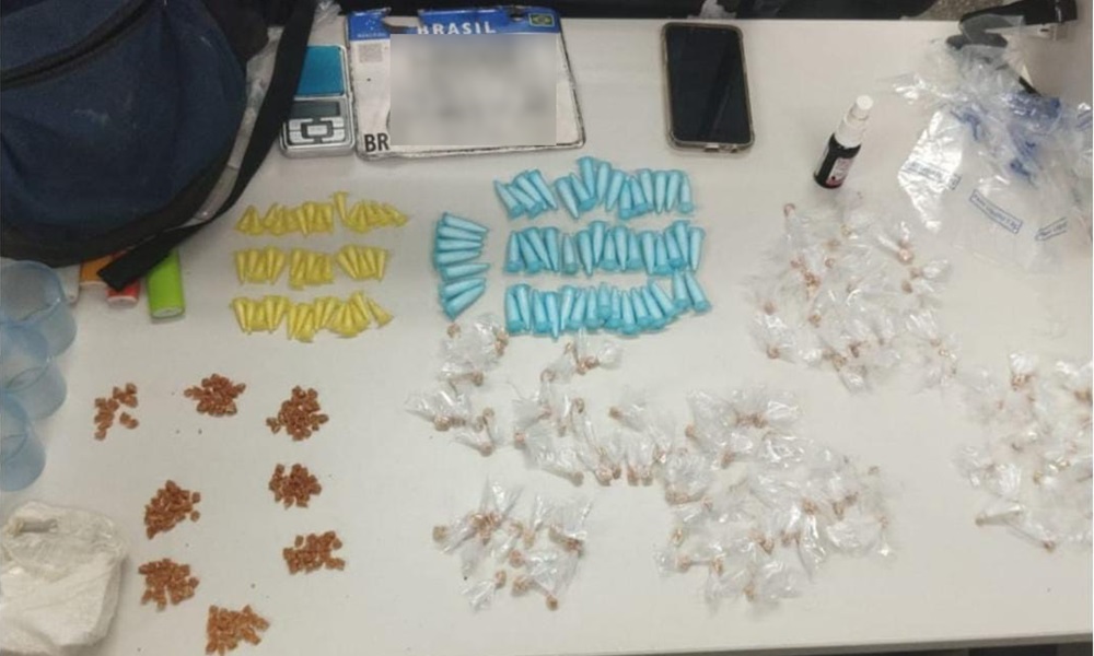 Homem é preso com 384 porções de drogas em Jauá
