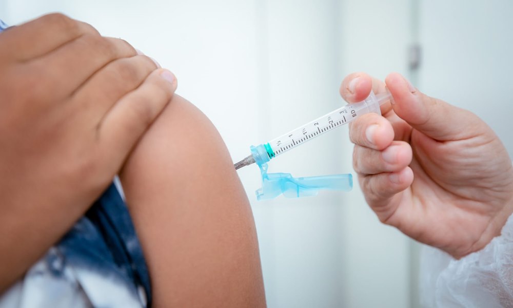 Sesau amplia público-alvo da vacinação contra dengue para 59 anos