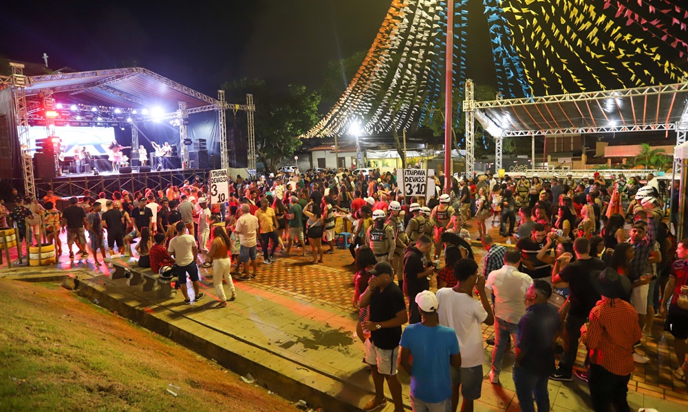 'Arraiá de Ipitanga' e 'São Pedro em Areia Branca' retomam festejos juninos em Lauro de Freitas