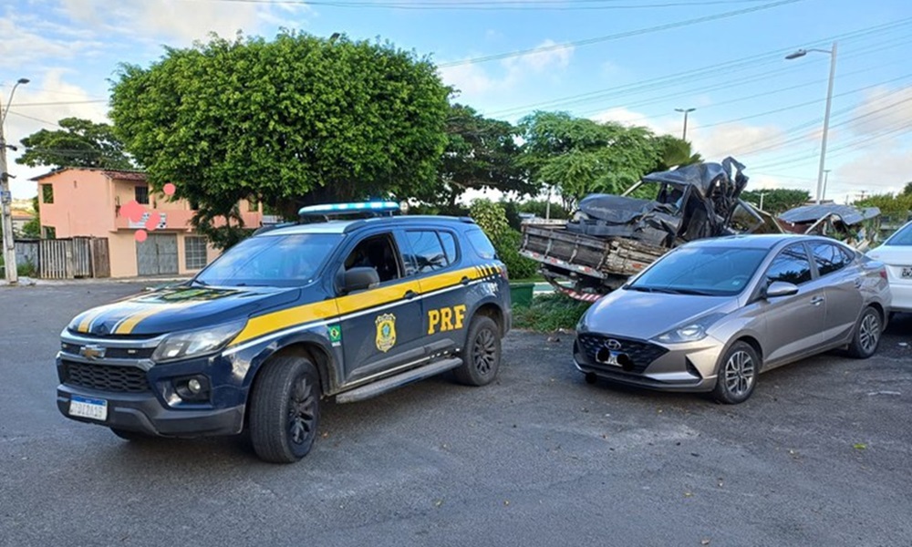 Veículo com restrição de roubo é recuperado pela PRF em Simões Filho