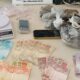 Polícia prende homem com tabletes de maconha, balanças e dinheiro em Pojuca