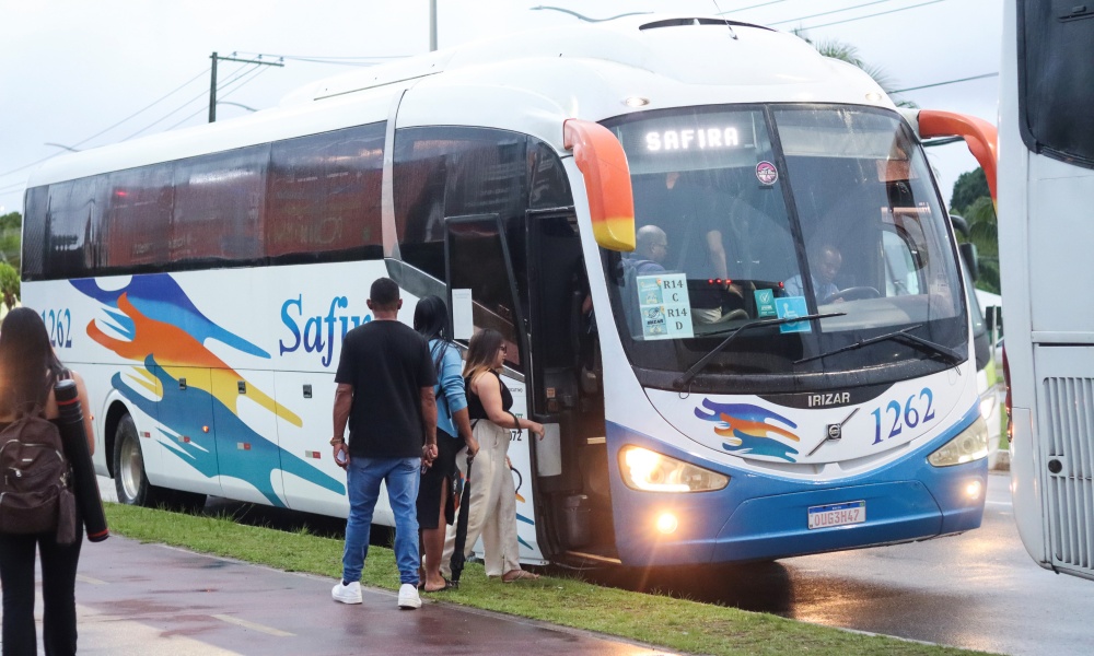 Problemas com Transporte Universitário afetam estudantes de Camaçari