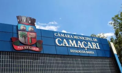 Após determinação da Justiça, Câmara de Camaçari suspende concurso público