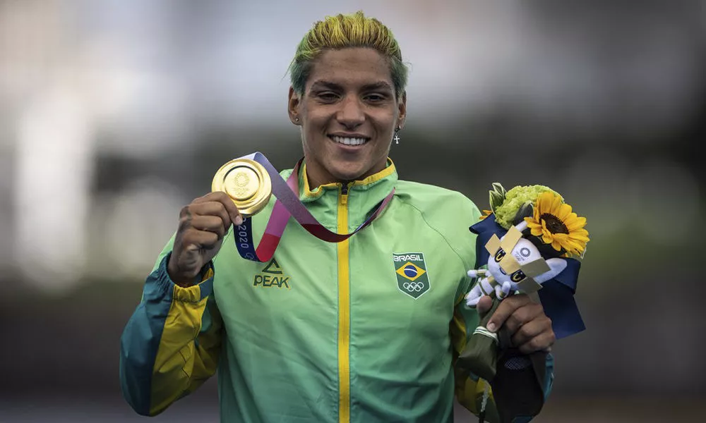 Baiana Ana Marcela conquista medalha de ouro na maratona aquática