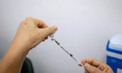 Camaçari: 12 postos da sede e oito da orla vacinarão contra Covid-19 nesta terça-feira