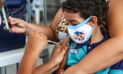 Salvador retoma vacinação contra Covid-19 de crianças de seis meses a 4 anos