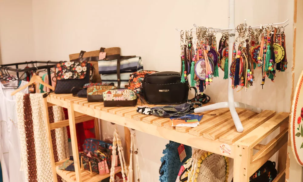 Lauro de Freitas inaugura primeira loja colaborativa de artesanato no Parque Shopping