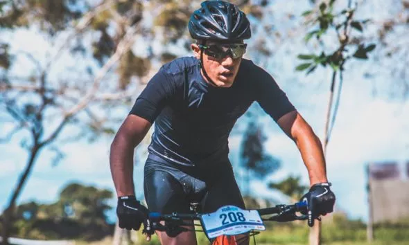 Medalhista e campeão XCO de Moutain Bike, camaçariense busca ajuda para custear treinos e competições