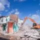 Quatro residências com risco iminente são demolidas no bairro Jardim Brasília