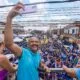 Fenômeno eleitoral, Elinaldo reúne multidão no Dois de Julho e Piaçaveira