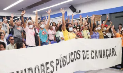 Servidores públicos municipais protestam por reajuste salarial na Câmara