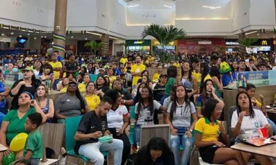 Dayna Lins anima Boulevard Shopping Camaçari em terceiro jogo do Brasil na Copa