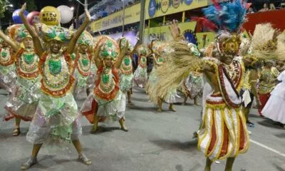 Blocos afros e de samba fazem prévia de Carnaval no Pelourinho