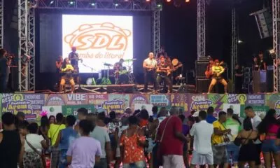SDL faz todo mundo sambar em terceira noite do Festival de Arembepe