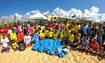 Atletas de hansurf se reúnem na Boca do Rio em evento sustentável no domingo
