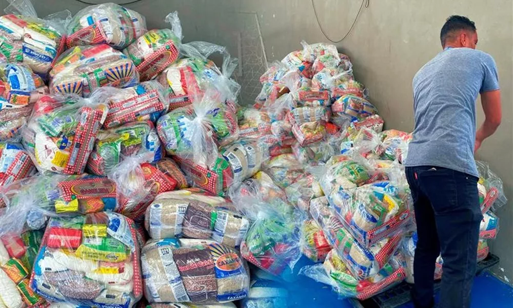 Distribuição de cestas básicas na zona rural de Dias d'Ávila acontece até quinta
