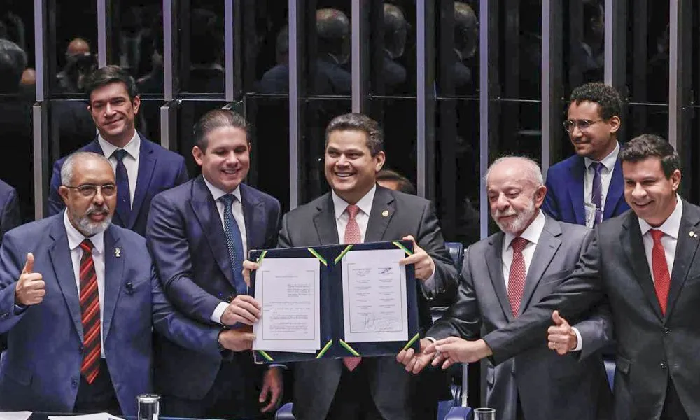 Congresso promulga emenda do fim da 6x1; empresas terão 60 dias para implementar escala 5x2